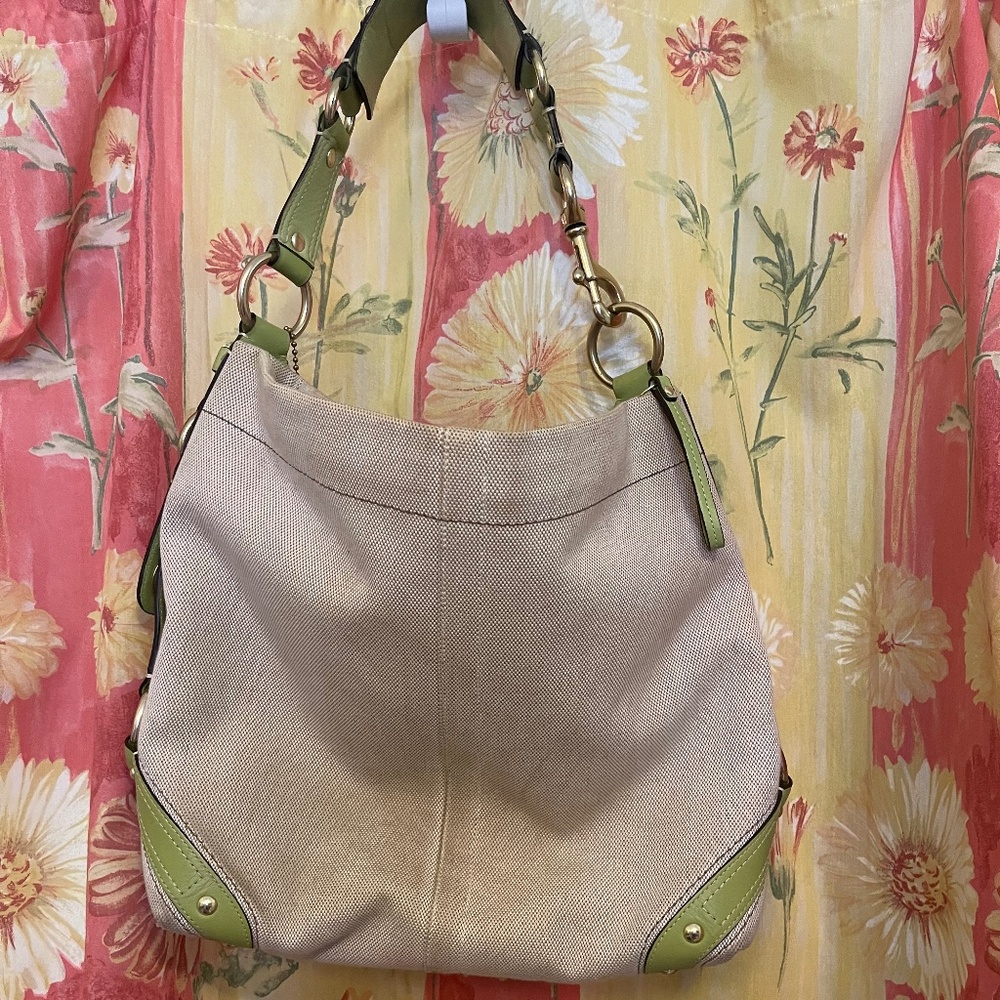 Coach Carly: Creamy Off White Canvas & Lime Green Leather shoulder bag. Pre-🤍💚